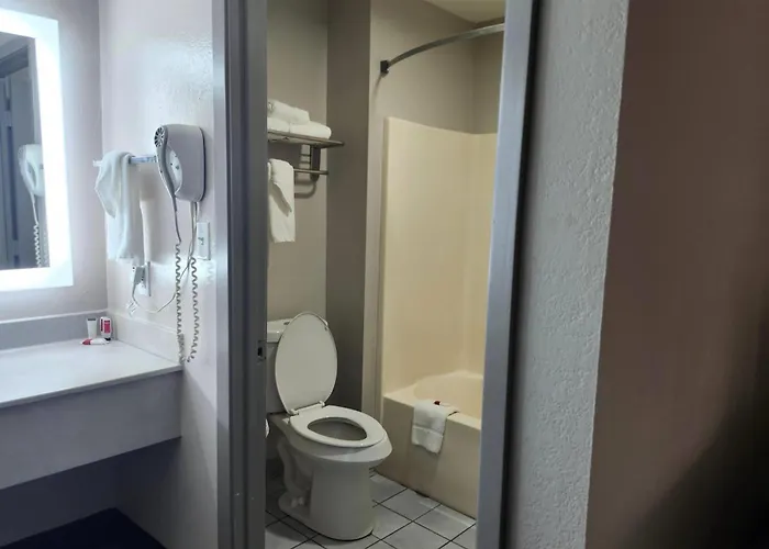 Days Inn By Wyndham Ocean Springs
